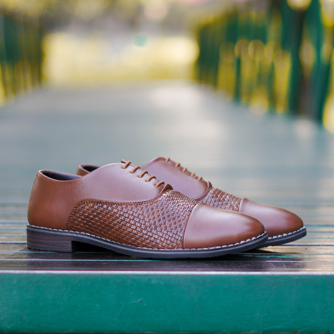 Fremont Textured Round Toe Lace-Ups Formal Brogues